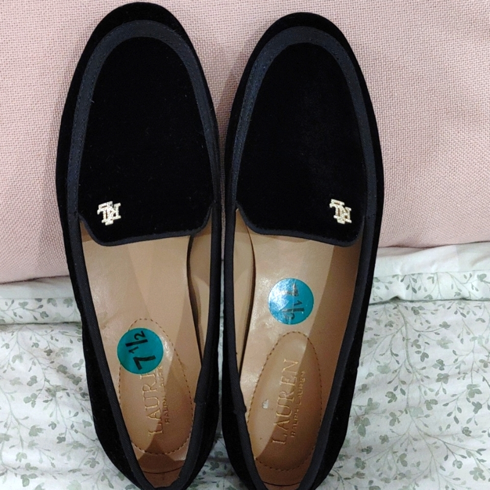 NWOT Ralph Lauren Ladies Velvet Loafers with Crystals.Beautiful for the holidays
